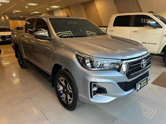 TOYOTA HILUX 2.8 SRX 4X4 CD 16V DIESEL 4P AUTOMÁTICO